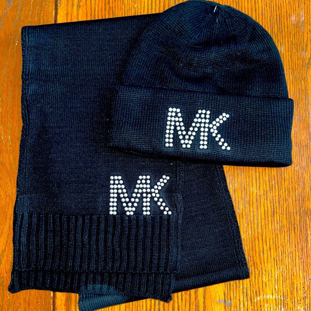 Michael Kors dome studded hat and scarf set (black/silver)